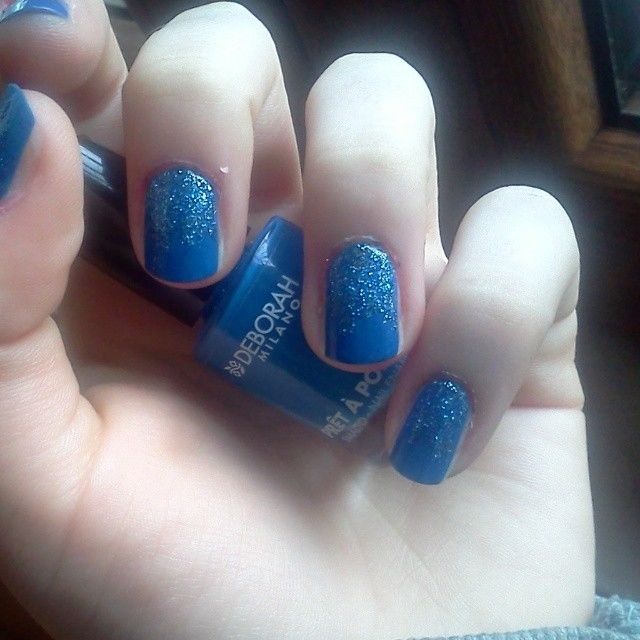 Blue glittered nails Blue glittered nails