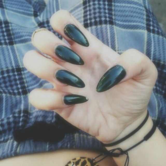 Black stiletto nails Black stiletto nails
