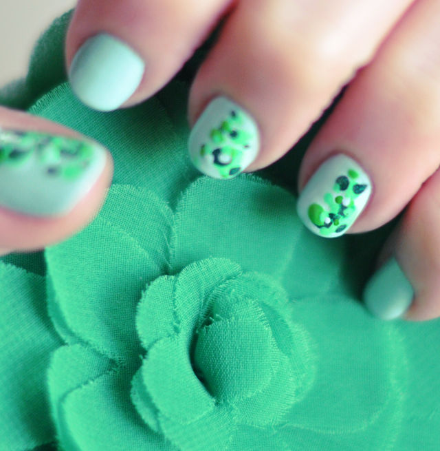 Minty green manicure