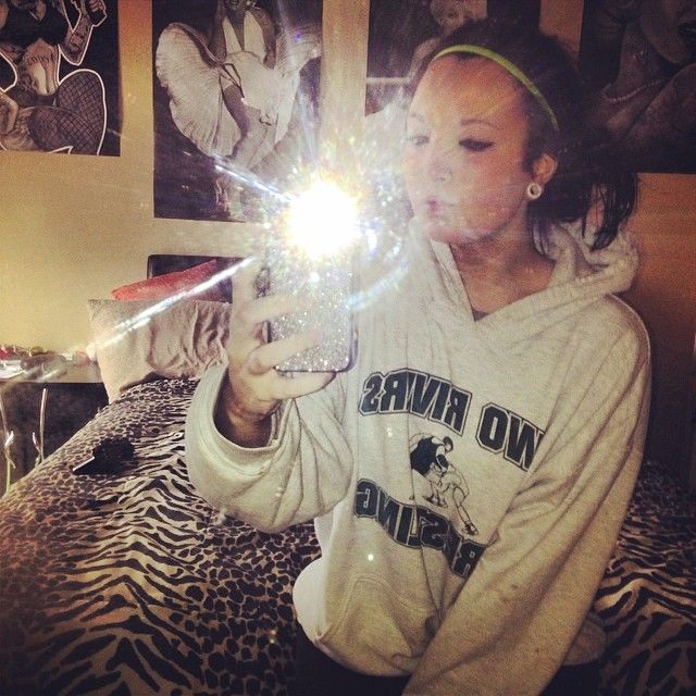 CHICK-CHICK-CAMERA-GIRL