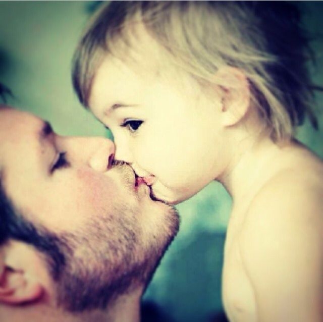 Daddy Daughter Kiss Daddy Daughter Kiss