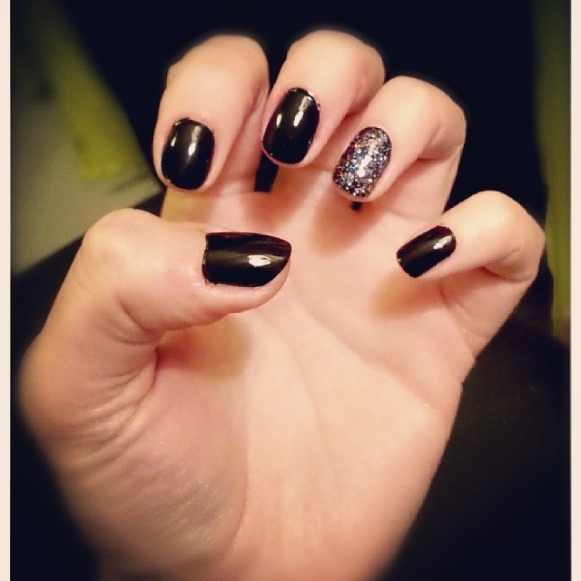 Black and glitter nails Black and glitter nails