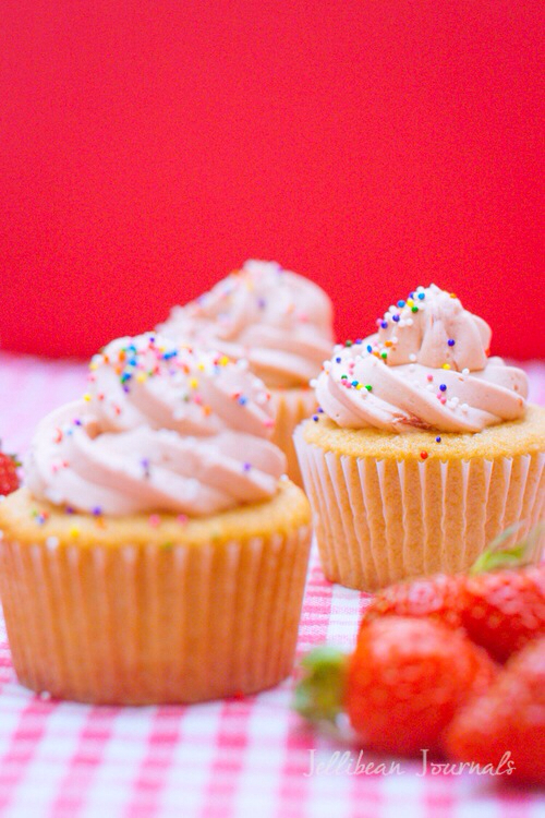 Cupcakes with sprinkles Cupcakes with sprinkles
