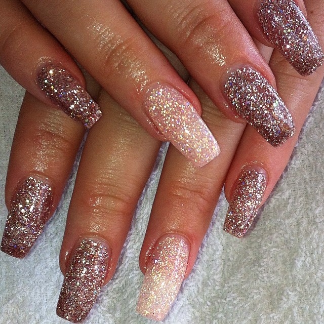 Sparkling nail art Sparkling nail art