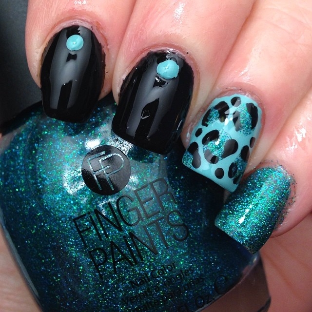 Black and teal fingerpaint nails Black and teal fingerpaint nails