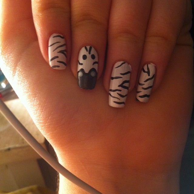 Zebra nails