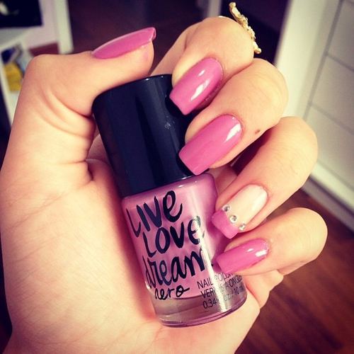 Glamour pink nails