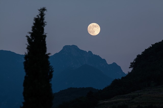 The distant moon The distant moon