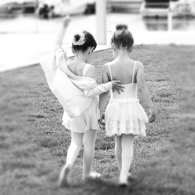 Tiny dancers Tiny dancers