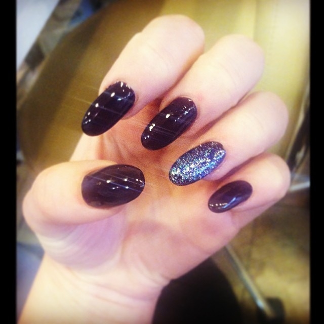 Purple sparkly nail art Purple sparkly nail art