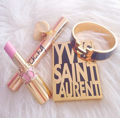 Girl's Necessacities 