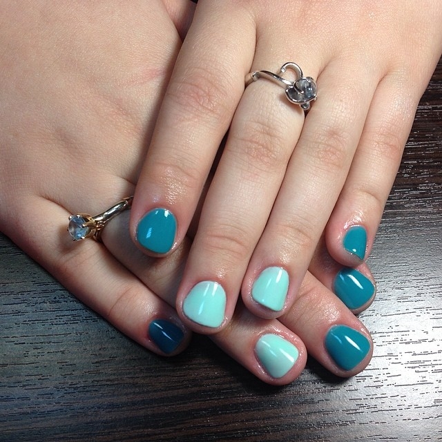 Mixed blue nails