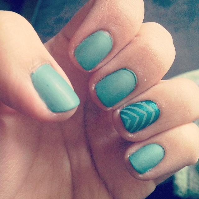 Green nail art Green nail art