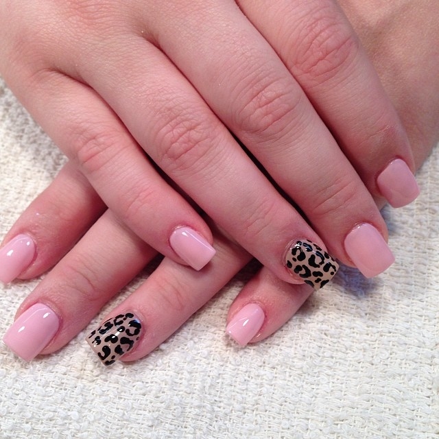 Nude leopard nails and pink nails Nude leopard nails and pink nails