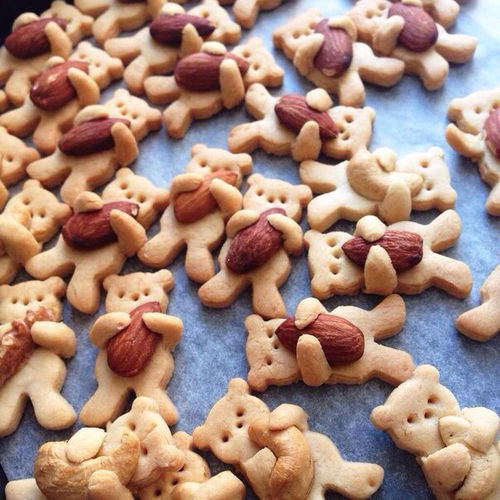 Almond bear cookies