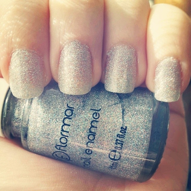 Holographic silver nails Holographic silver nails