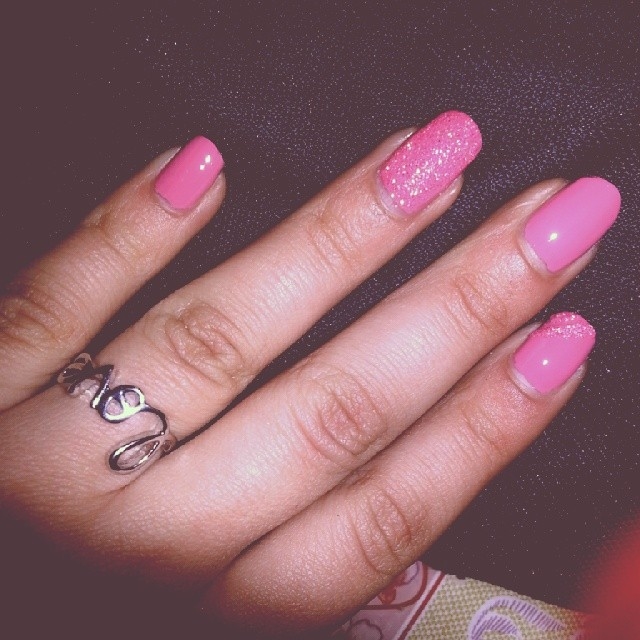 Pink glitter manicure Pink glitter manicure