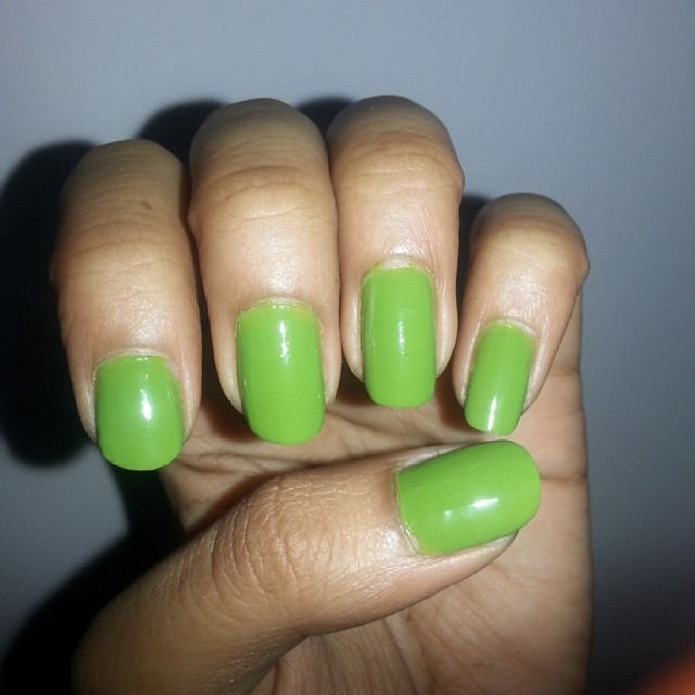 Green summer nails