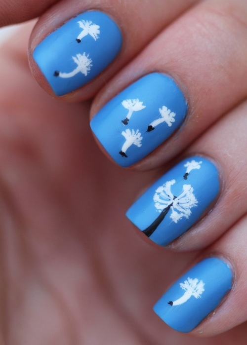 Blue dandelion nails