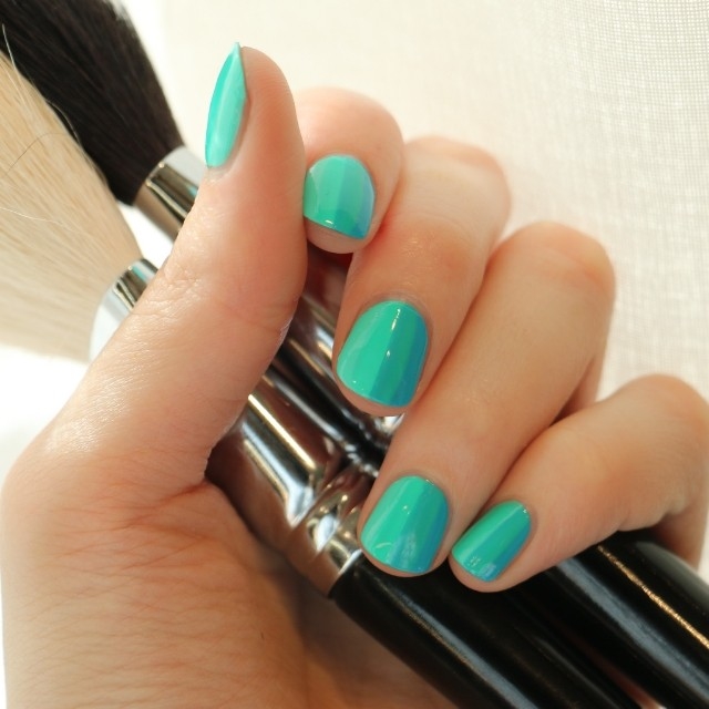 Teal stripe shade nails