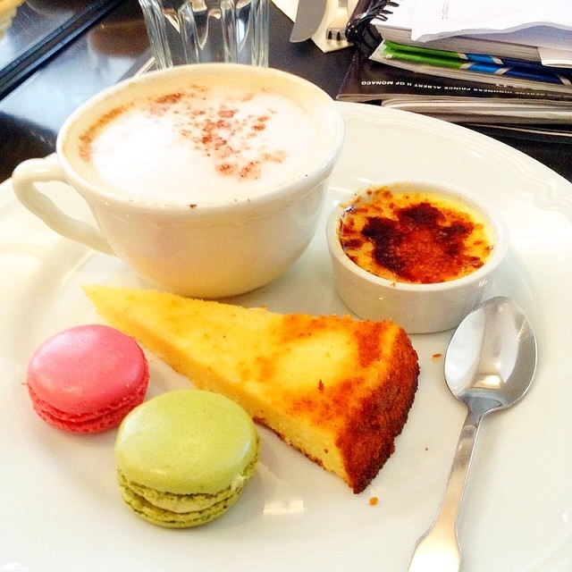 Cappuccino with macaroons and lemon cake