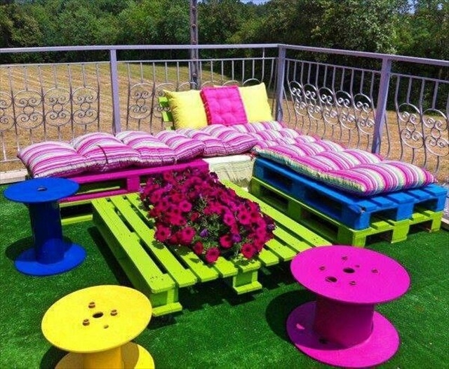 Outdoor Furniture using Pallets Outdoor Furniture using Pallets