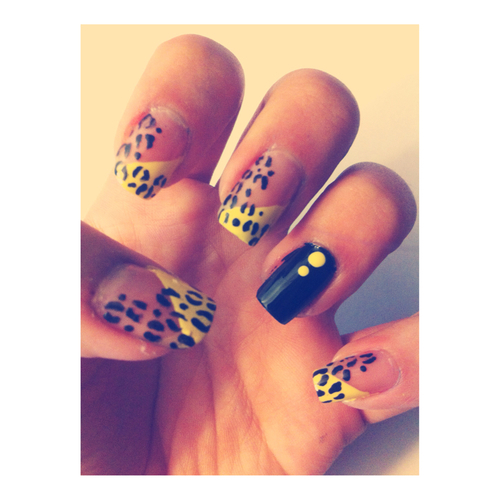 Yellow to clear leopard nails Yellow to clear leopard nails