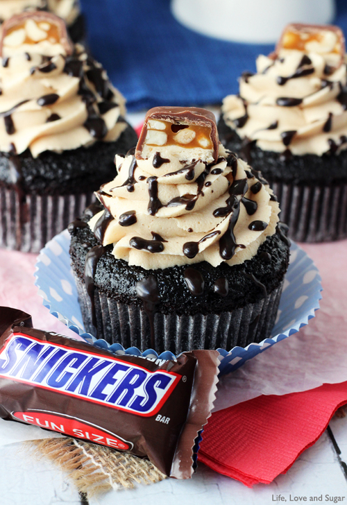 Snickers cupcakes Snickers cupcakes