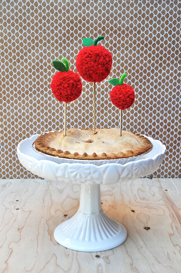 Apple pie topper
