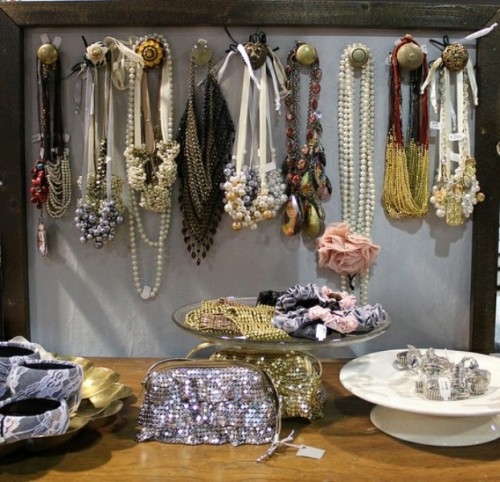 Small Knobs to Keep Jewelry Organized Small Knobs to Keep Jewelry Organized