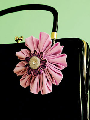 DIY Fabric Flower Charm DIY Fabric Flower Charm
