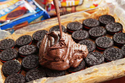 Chocolate poured oreos
