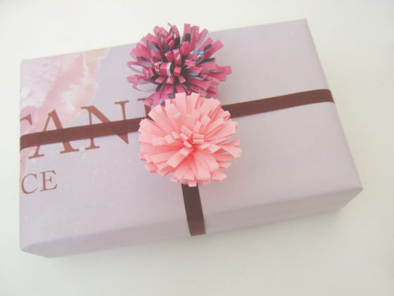 Gift wrap paper pom pom Gift wrap paper pom pom