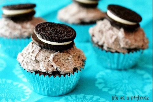 Oreo topped cupcakes