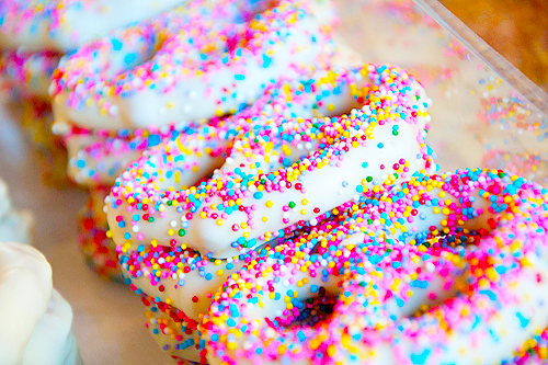 Sprinkle chocolate pretzels Sprinkle chocolate pretzels