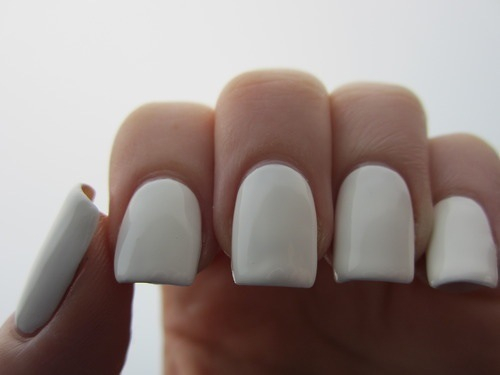 White glossy nails White glossy nails
