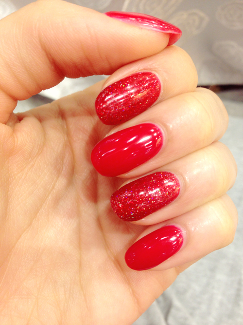 Red glitter nails Red glitter nails