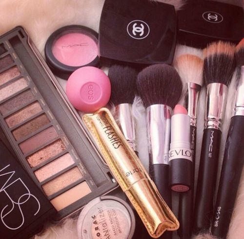 Makeup and makeup brushes Makeup and makeup brushes