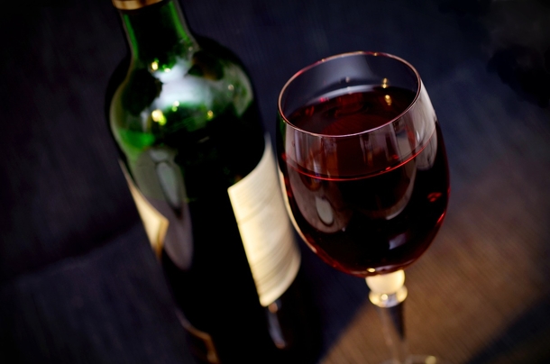 Wine Before Bed Makes You Lose Weight, Science Says - picture 4