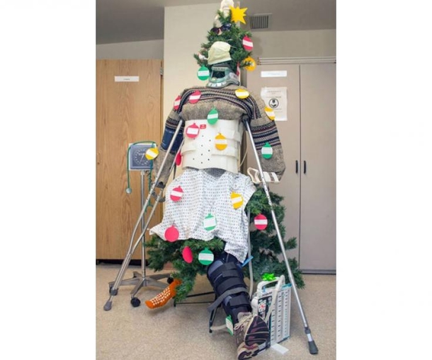 ​17 Hospitals Showing Cheer During The Holidays (Photos) - picture 11