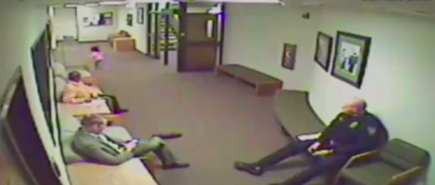 ​Cop Watches A Father's 2-Year-Old Daughter During Court, He Returns And His Heart Melts - picture 2
