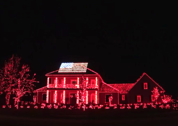 ​Family Creates Christmas Light Show To Honor Our Troops And Veterans, Goes Viral Instantly - picture 2