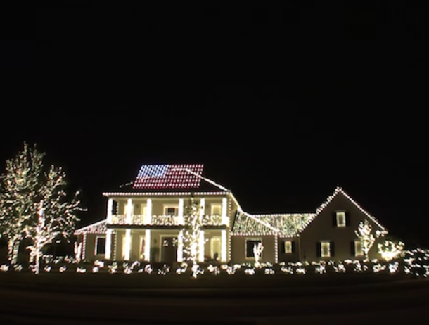 ​Family Creates Christmas Light Show To Honor Our Troops And Veterans, Goes Viral Instantly - picture 3