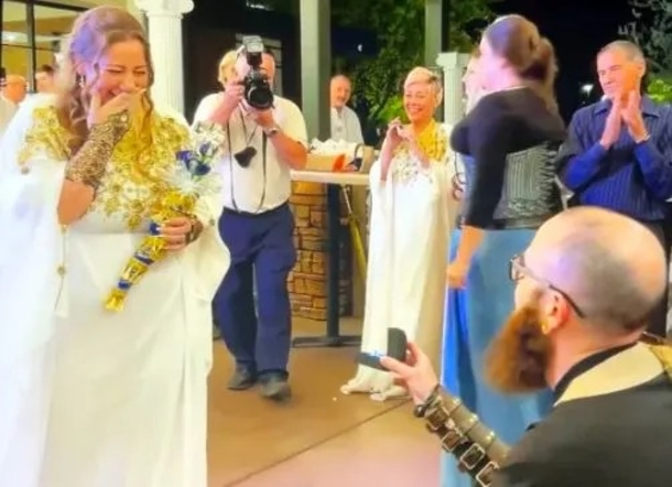 ‘I will never forget’: Woman gets married at the exact burger chain where she was fed as a homeless teen - picture 4