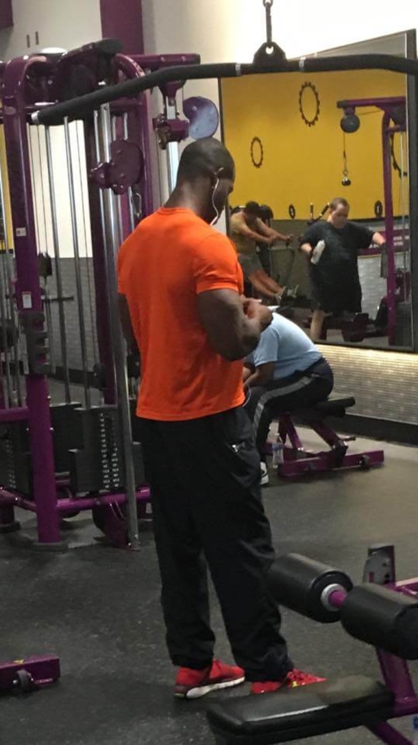 ​Man With Disability Walks Over To Guy In The Gym; Their Interaction Has The Internet Looking For Him - picture 2