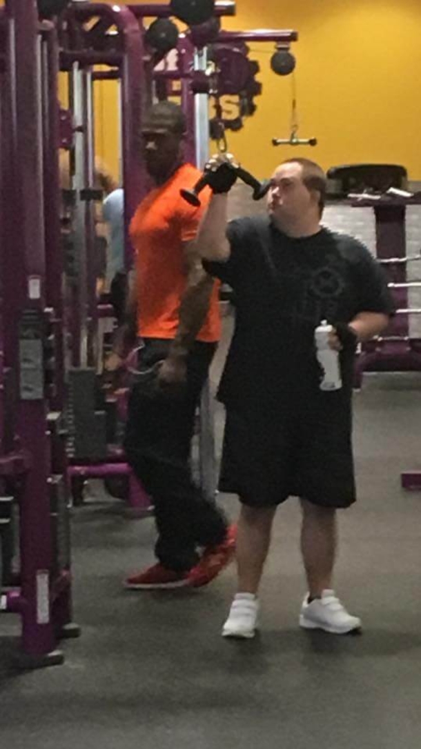 ​Man With Disability Walks Over To Guy In The Gym; Their Interaction Has The Internet Looking For Him - picture 3