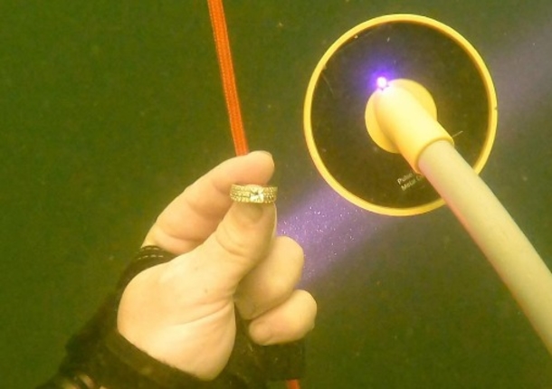 “Merman” Discovers And Retrieves $9,500 Wedding Ring In 45-Foot Deep Lake, Deepest Dive Yet! - picture 3