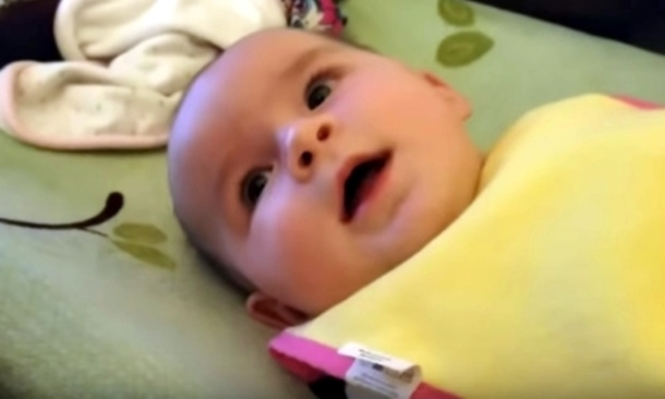 ​Mother Looks At Newborn Baby Girl And Tells Her I Love You - Her Response Has The Internet In Tears - picture 3