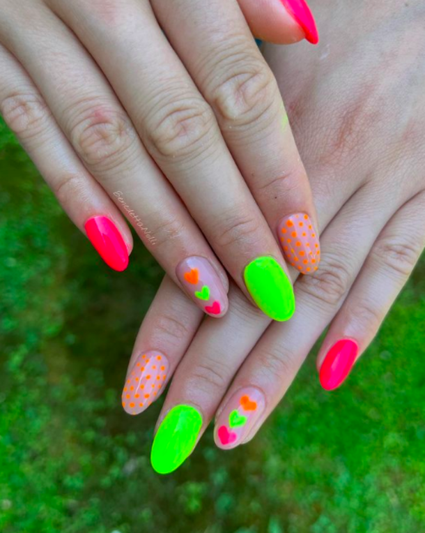 10 Adorable Summer Nail Designs to Brighten Up Your 2023 - picture 11