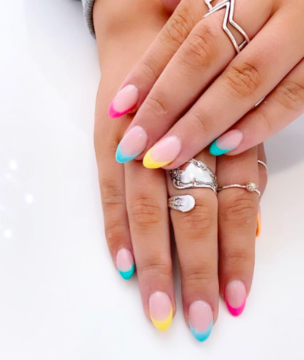 10 Adorable Summer Nail Designs to Brighten Up Your 2023 - picture 7
